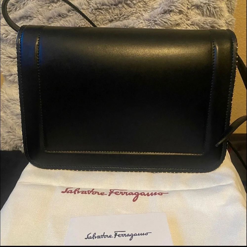Salvatore Ferragamo VARA bow shoulder handbag NEW WITH BOX - Picture 5 of 8